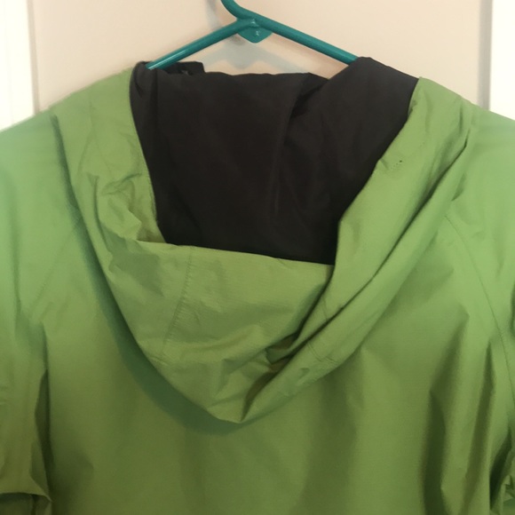 The Black Dog lime green rain jacket - Picture 4 of 9